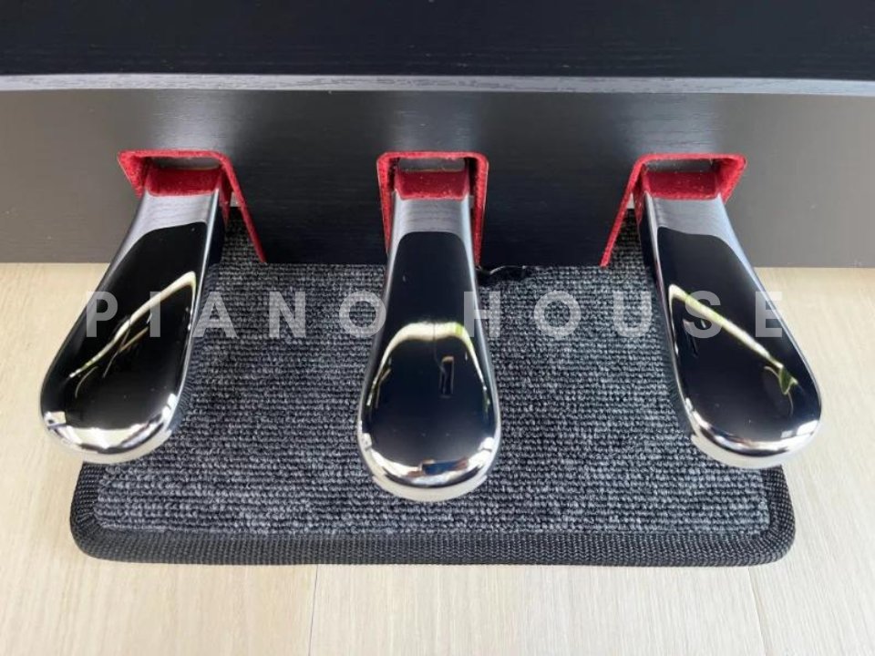 YAMAHA CLP-745 B - Góc nhìn thực tế 6